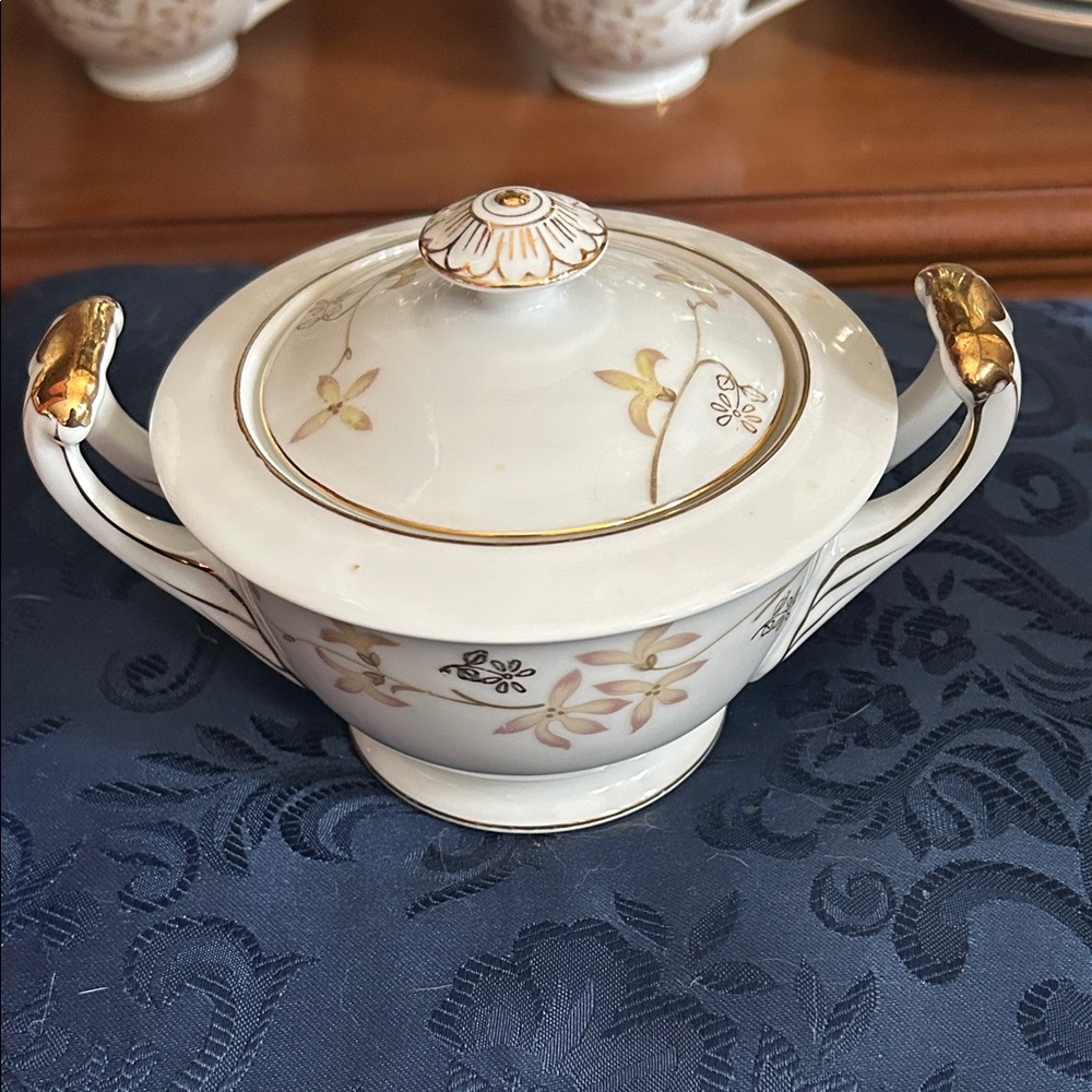 Porcelain Covered Sugar Bowl with Gold Accents - White and Gold
